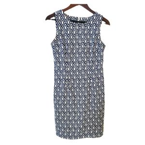 Sleeveless Blue & White Patterned Sheath Dress (Size: US 4)